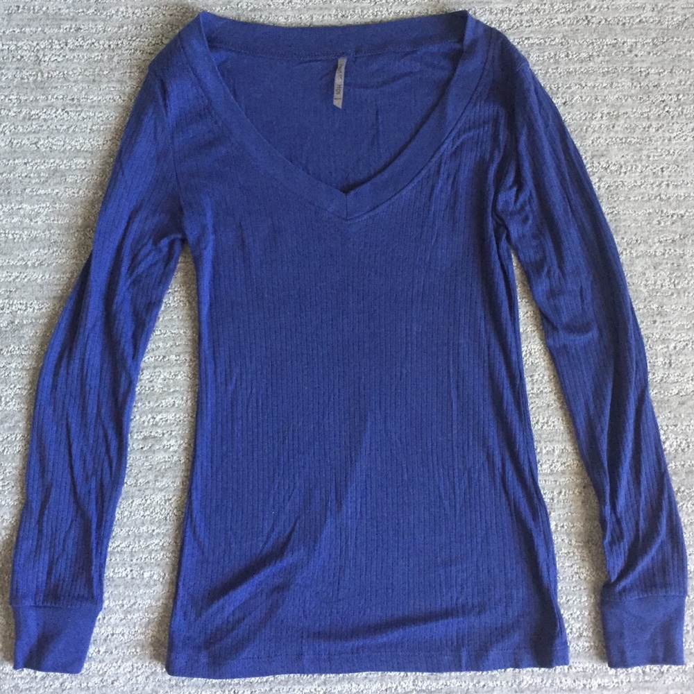 🎉 Heart & Hips Blue V-Neck Long Sleeve Top (NWOT)